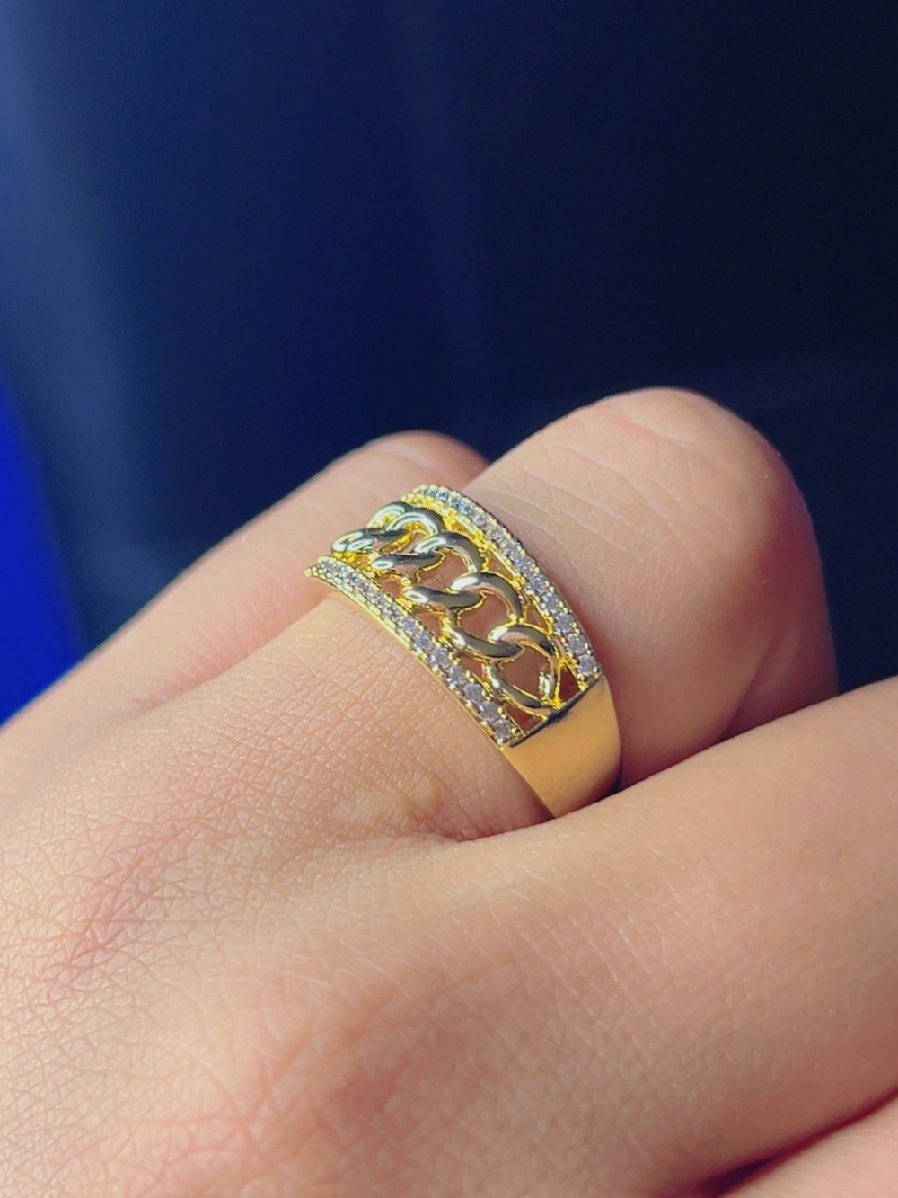 Women's gold ring, size 8